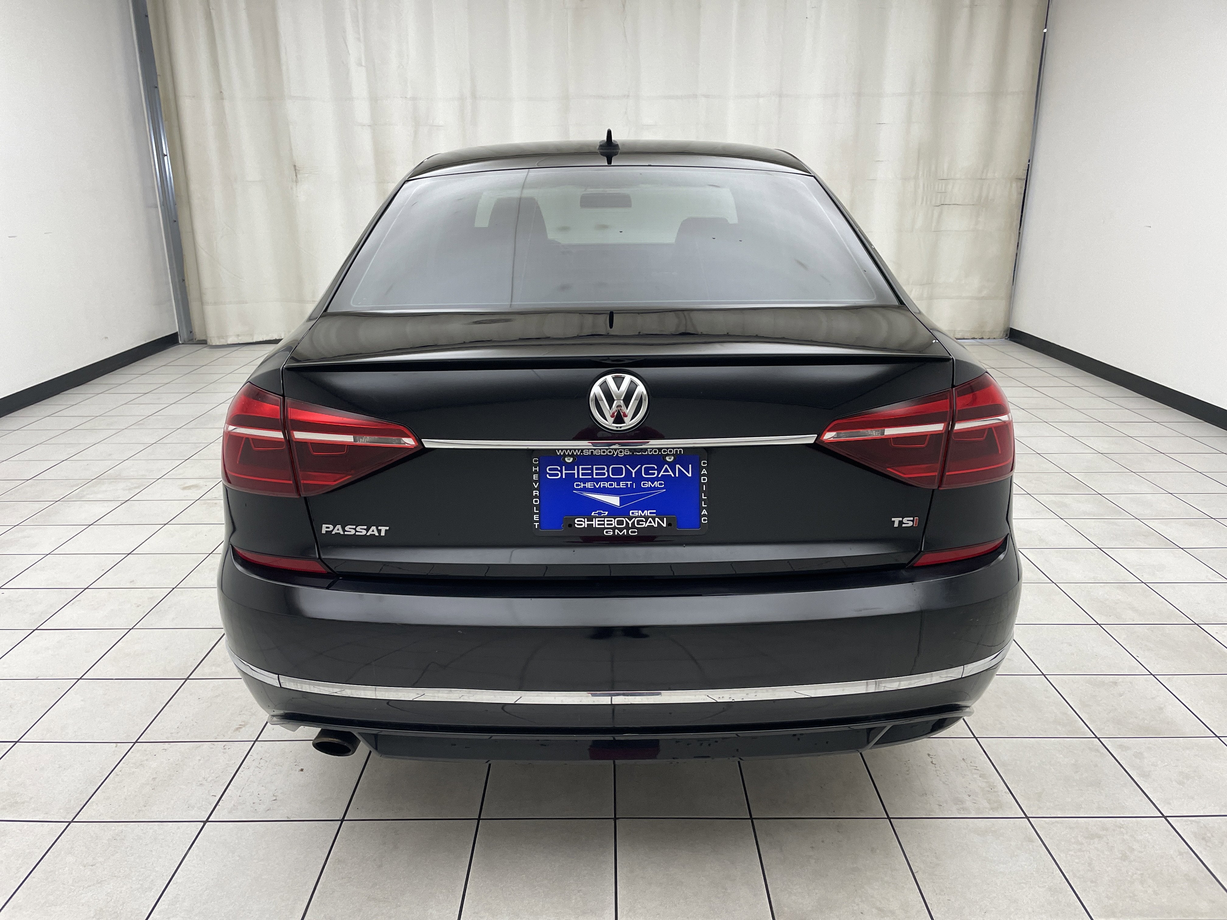 2017 Volkswagen Passat 1.8T R-Line