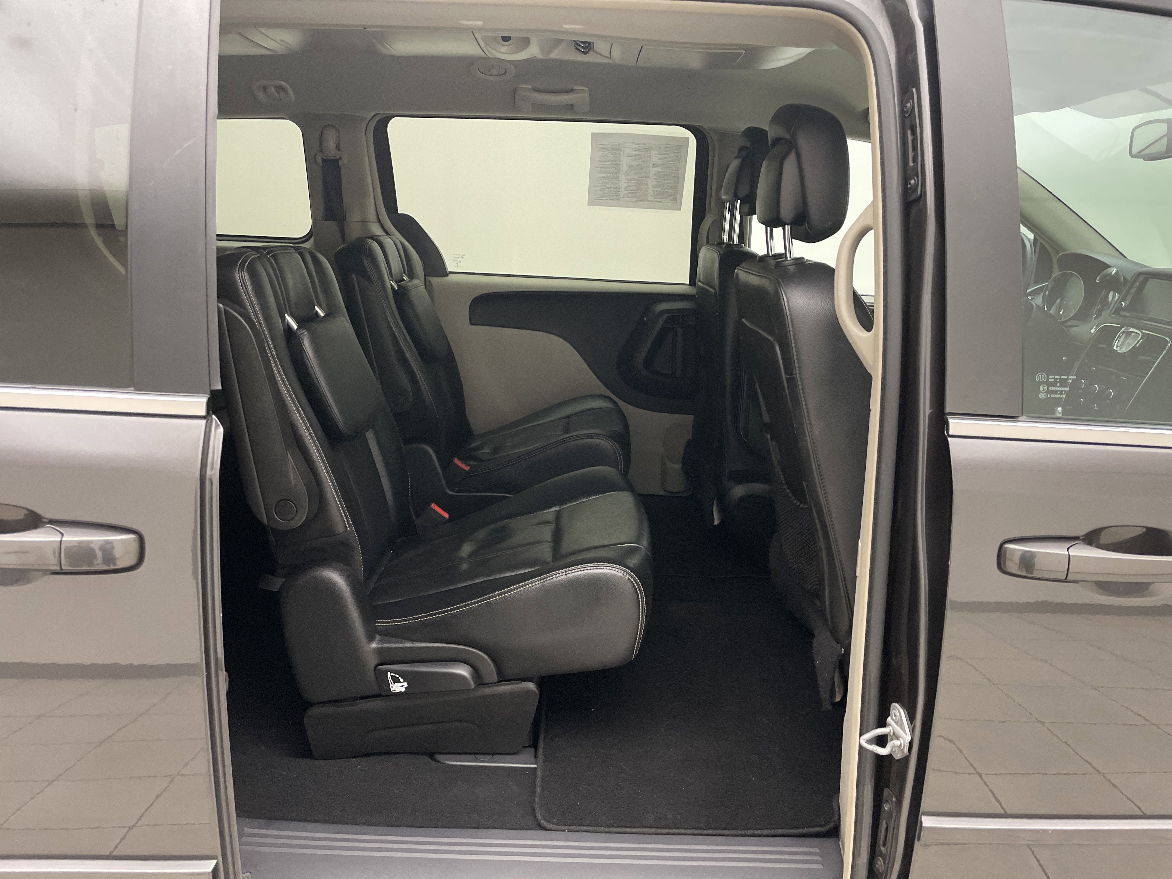 2015 Chrysler Town & Country LX