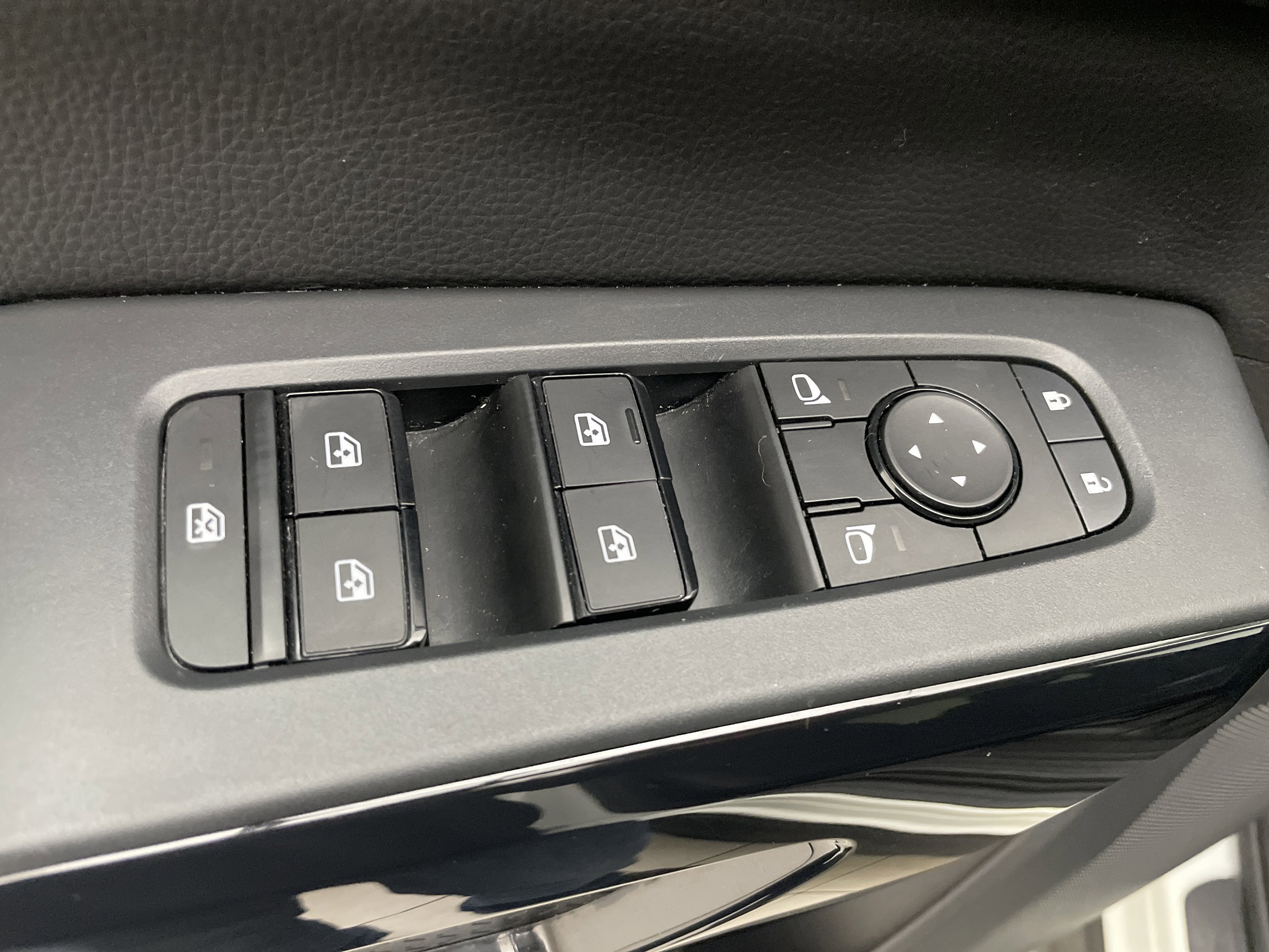 2023 Nissan Pathfinder SV FWD